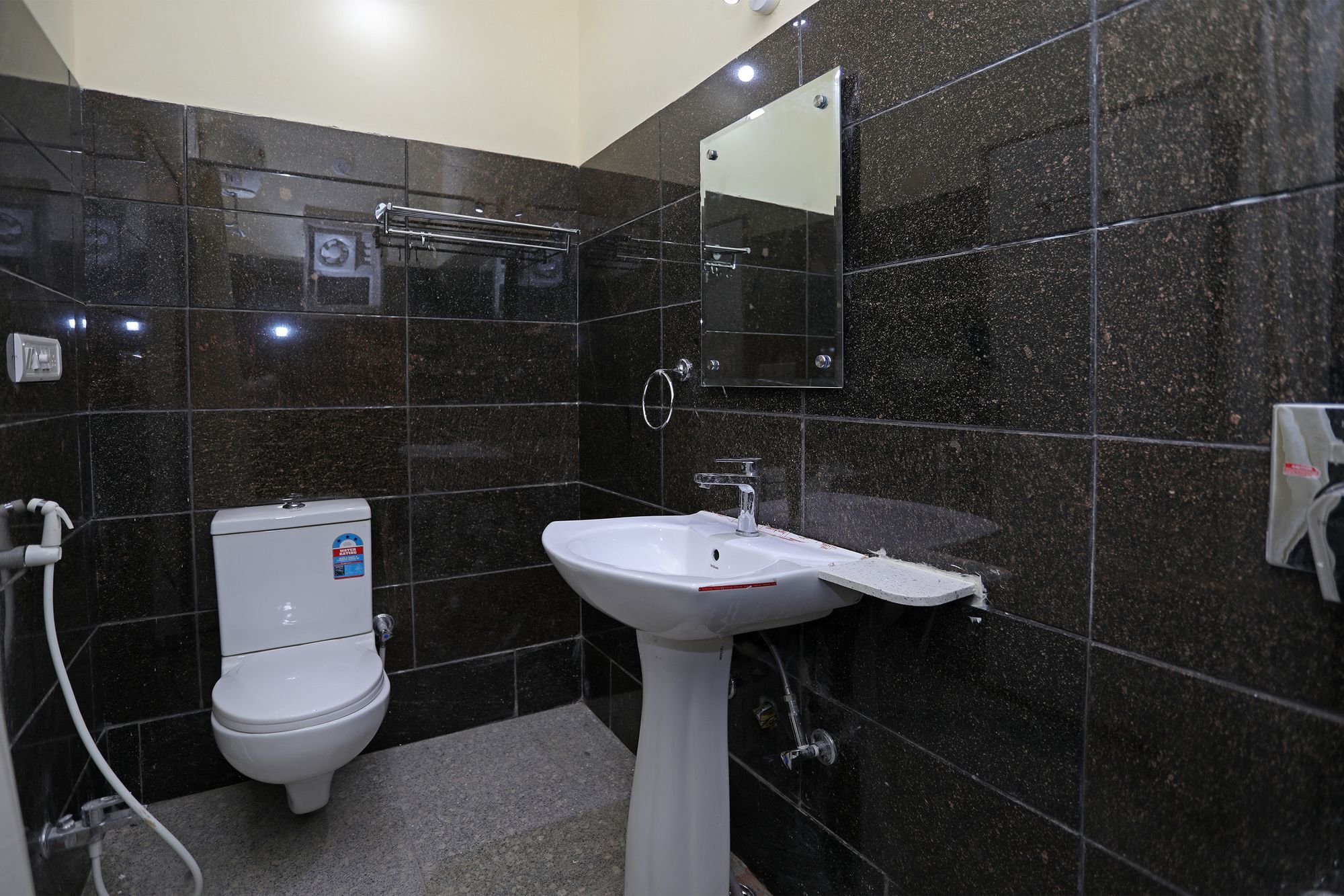 Oyo 9428 Hill View Room Goverdhan Vilas Udaipur Bagian luar foto