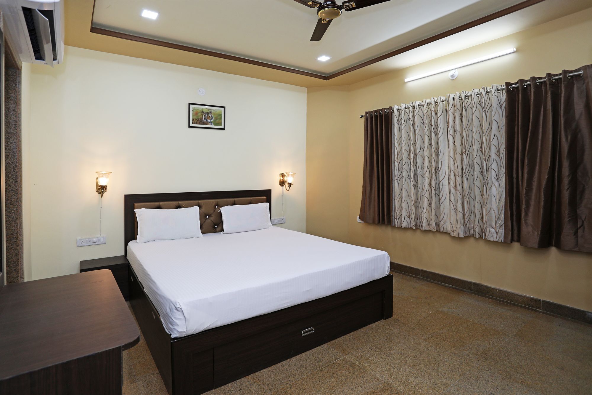 Oyo 9428 Hill View Room Goverdhan Vilas Udaipur Bagian luar foto