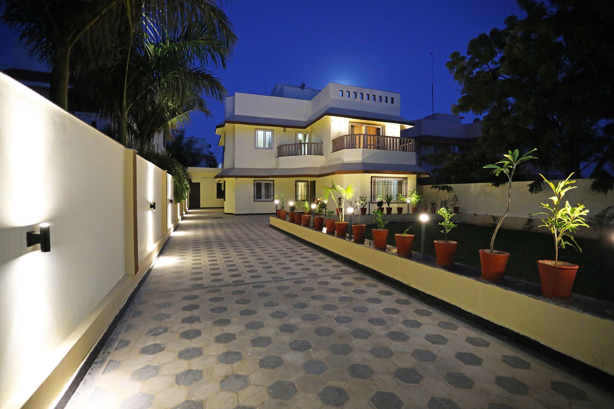 Oyo 9428 Hill View Room Goverdhan Vilas Udaipur Bagian luar foto