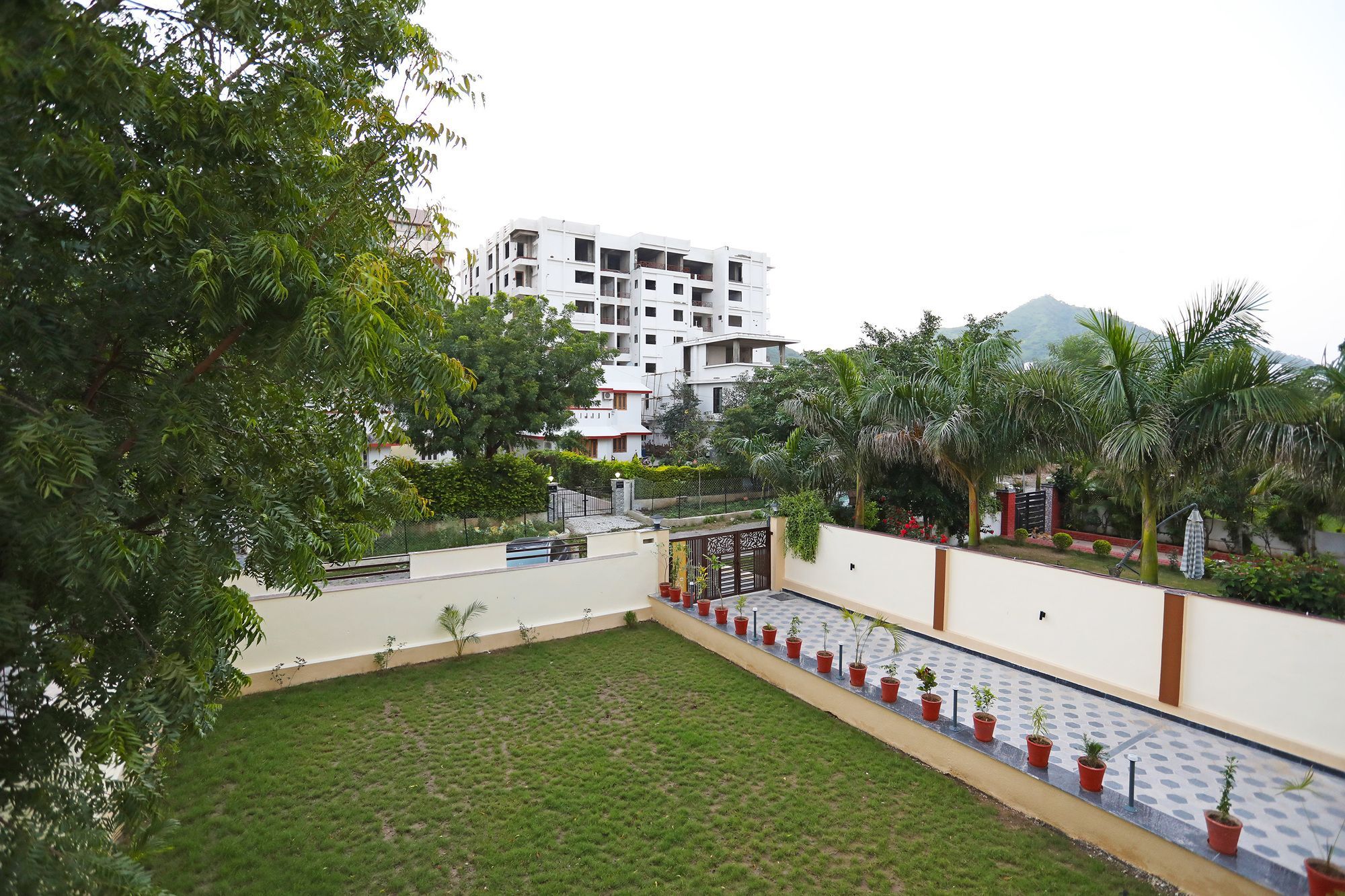 Oyo 9428 Hill View Room Goverdhan Vilas Udaipur Bagian luar foto