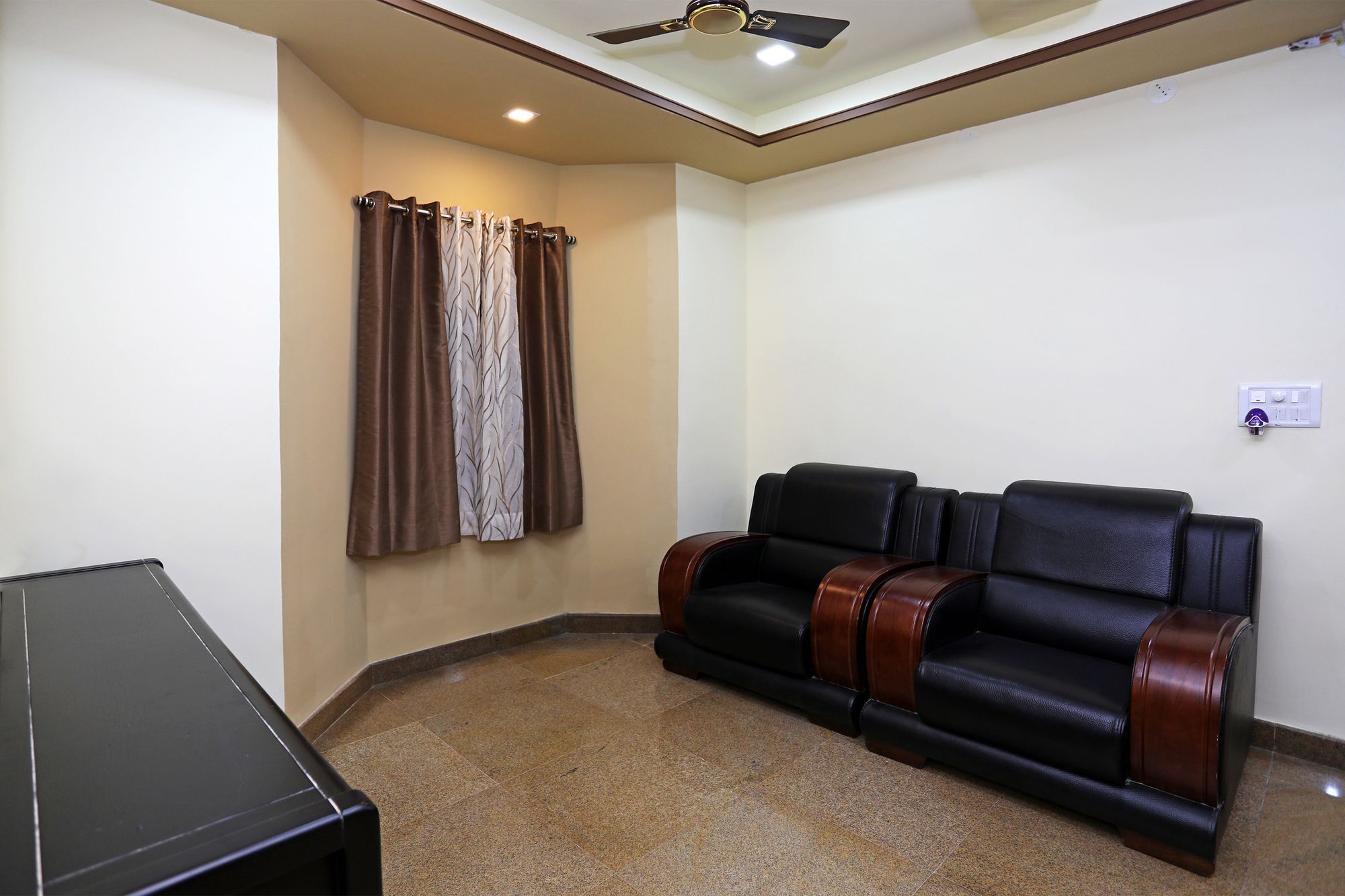 Oyo 9428 Hill View Room Goverdhan Vilas Udaipur Bagian luar foto