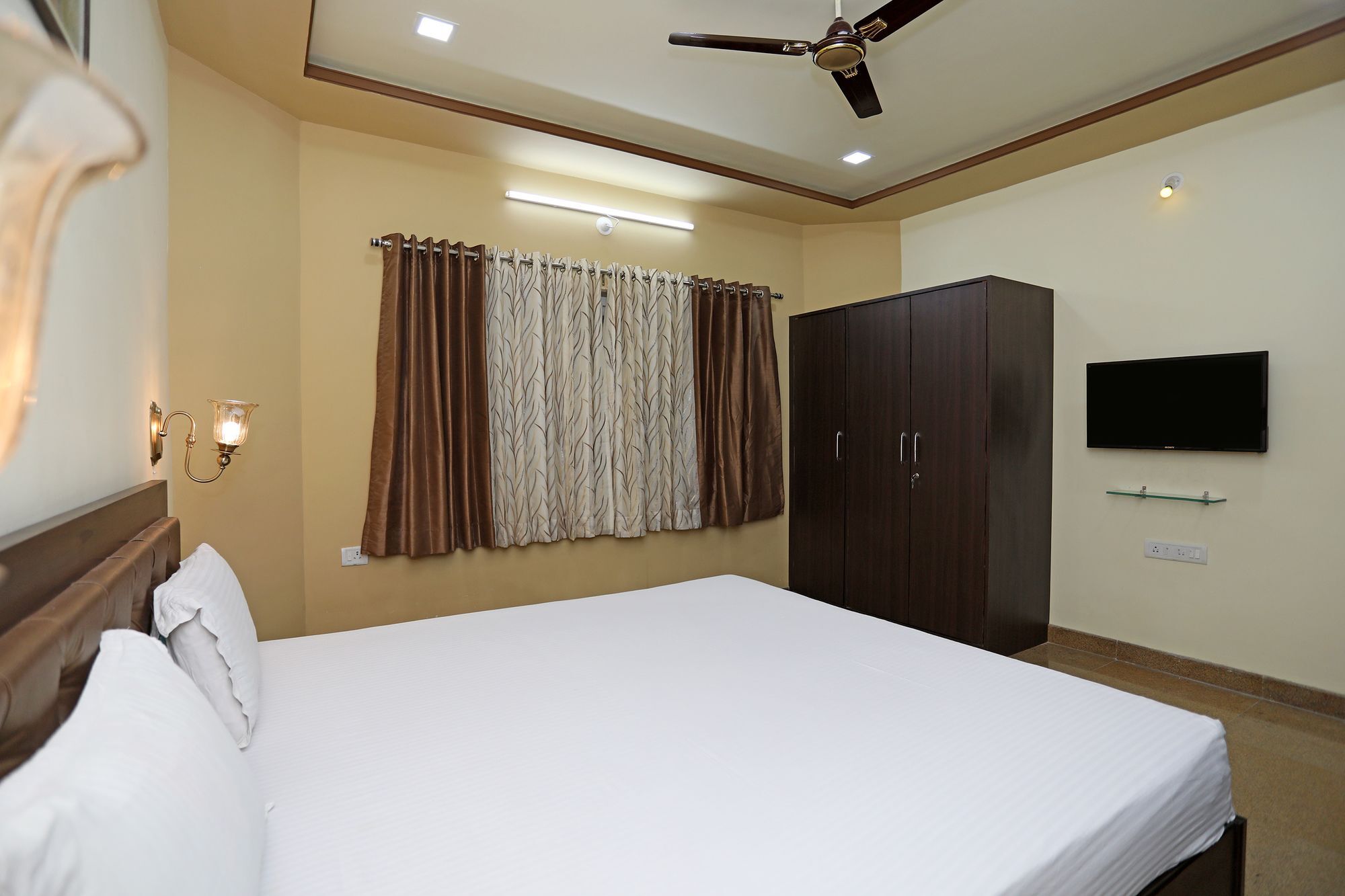 Oyo 9428 Hill View Room Goverdhan Vilas Udaipur Bagian luar foto