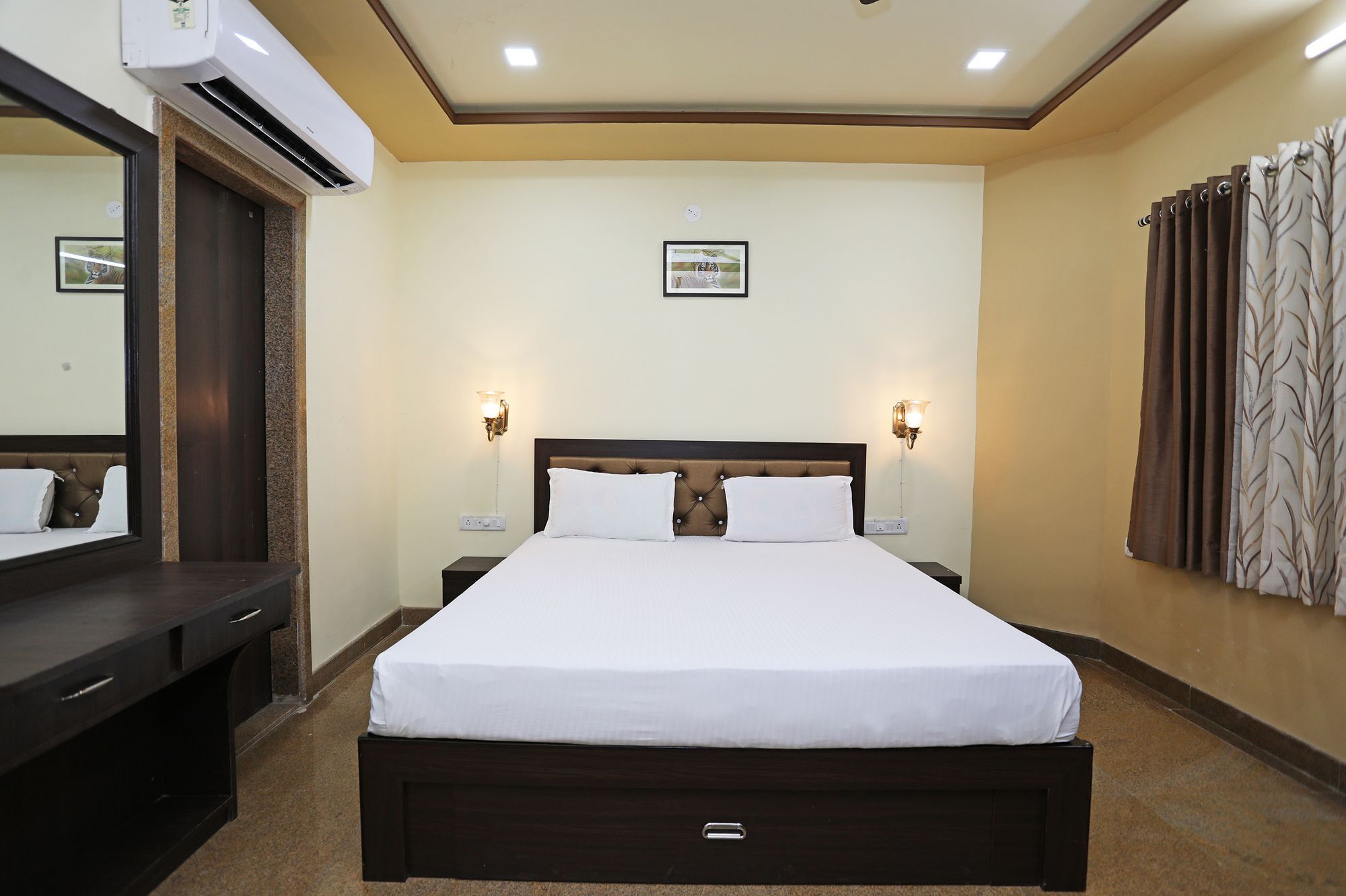 Oyo 9428 Hill View Room Goverdhan Vilas Udaipur Bagian luar foto